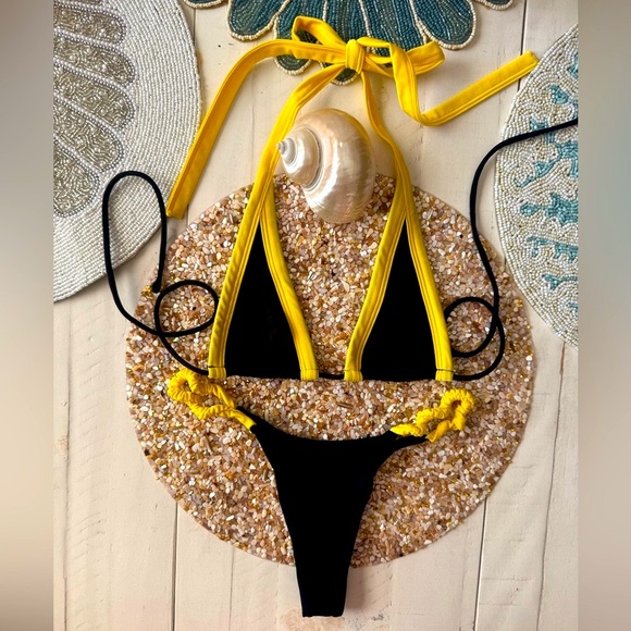 Indah Zeenah top & Zuki bottom in Bee - Picture 4 of 17